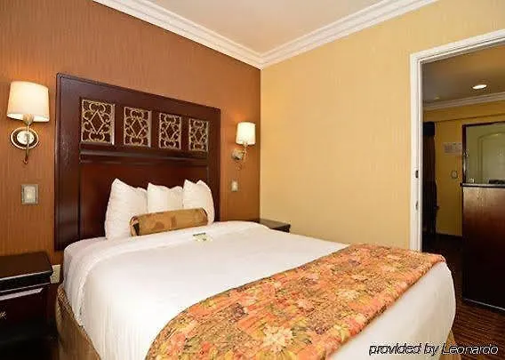 Inn At 50 - Long Beach Convention Center Hotel