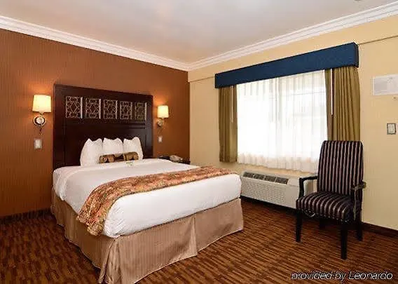 Inn At 50 - Long Beach Convention Center